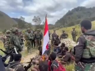 Satgas Yonif 408/SBH Berhasil Amankan Markas Pok OPM dengan Dukungan Warga Kampung Wunambungu