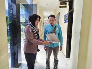 POLANTAS MENYAPA: Satlantas Polres Karanganyar, Dukung Pelayanan Prima di Loket BPKB