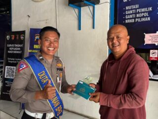 POLANTAS MENYAPA: Satlantas Polres Semarang, Berikan Pelayanan dan Edukasi Pengambilan BPKB
