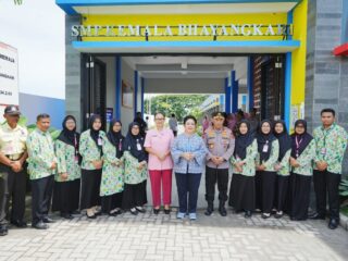 Kapolri Singgung Wujudkan Generasi Emas Usai Tinjau SMP Kemala Bhayangkari Karanganyar