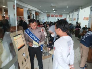 Tertib Pajak Jadi Gaya Hidup! Satlantas Polres Karanganyar Edukasi dan Layani Warga Lewat Program “Polantas Menyapa”