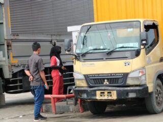 Lacak Truk Pengangsu BBM Subsidi, Wartawan Dihadang Mobil Pajero Bertuliskan “Mahesa”