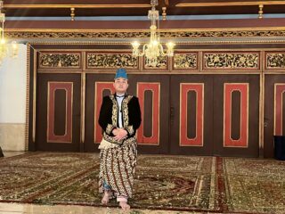 Sumpah di Hadapan Jenazah Ayahanda, Hamangkunegoro Resmi Jumeneng Pakoe Boewono XIV