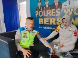 Pastikan Personel Fit, Dokkes Polres Wonogiri Cek Kesehatan Anggota Operasi Lilin Candi 2025