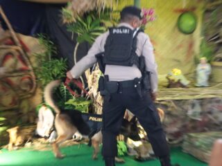 hari unit K-9 Polres Semarang sisir gereja di Kab. Semarang, pastikan perayaan Natal berjalan aman.