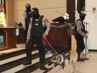 Misa Natal, Polres Sragen Terjunkan Tim Sterilisasi Gereja, Libatkan K9 Polri JelangBerkemampuan Internasional