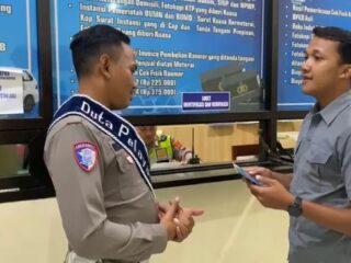 Polantas Menyapa: Satlantas Polres Karanganyar Berikan Edukasi Pengurusan BPKB, Tegaskan Layanan Bebas Calo