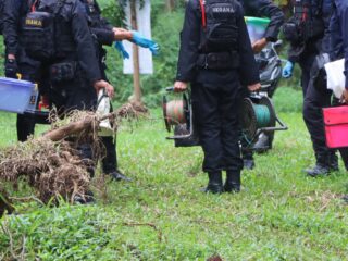 Cipta kondisi bulan Ramadhan, Polres Semarang gandeng Gegana Brimob musnahkan 2,1 Kg obat mercon.