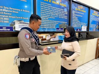 Polantas Menyapa: Pendampingan Mekanisme Balik Nama BPKB dan Serah Terima Dokumen Kendaraan