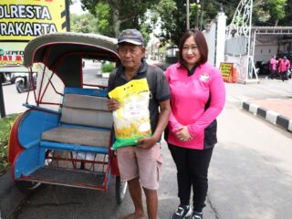 Semarak Ramadhan 2026, Bhayangkari Cabang Surakarta Tebar Bantuan Sembako*