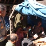 Kapolres Purworejo Salurkan Bansos Dan layanan kesehatan Lansia dalam Program Among Wargo