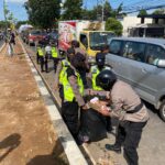 Usai Sidang Putusan, Personel Polresta Pati Bersihkan Area Pengadilan Negeri*
