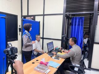 Polantas Menyapa di Satpas Karanganyar, Tingkatkan Edukasi dan Permudah Layanan SIM