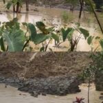 Pondasi Proyek Pabrik Ambruk dan Picu Banjir, Warga Deresan Minta Proyek Dihentikan Sementara