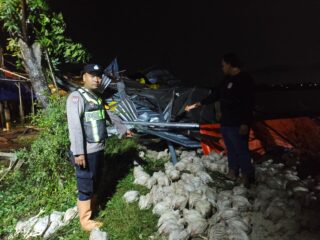 Respons Cepat Polisi Tangani Puting Beliung di Sukolilo, 4 Kandang Ayam Hancur dan Puluhan Ribu Ternak Terdampak*