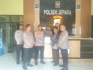 Program "Polisi Pendidik", Bhabinkamtibmas Polsek Jepara Kota Kini Jadi Tenaga Pendidik di Sekolah