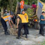 Sinergi Polri dan Komunitas, Polsek Mlonggo Bersama Elemen Masyarakat Gelar Aksi Bersih Pantai di Mororejo