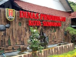 NAIK JABATAN DI TENGAH BAYANG-BAYANG KASUS. Dugaan Keterlibatan Pejabat Disdik Kota Semarang dalam Proyek Meja-Kursi SD Rp20 Miliar Kembali Disorot