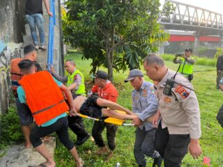 Respon Cepat Polsek Jaten Selamatkan Pria Diduga Hendak Bunuh Diri di Jembatan Jurug