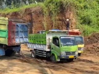 Sempat Tutup dan Kucing-kucingan, Tambang Galian C Ilegal di Kutogirang Mojokerto Kembali Beroperasi Ditengarai Dibekingi Oknum