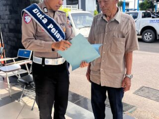 Polantas Menyapa: Satlantas Polres Karanganyar Berikan Edukasi Lengkap Tata Cara Pembuatan SIM kepada Masyarakat