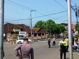 Pelajar Terobos Lampu Merah, Dua Pengendara Alami Luka Ringan di Simpang Empat Ponten Wonogiri