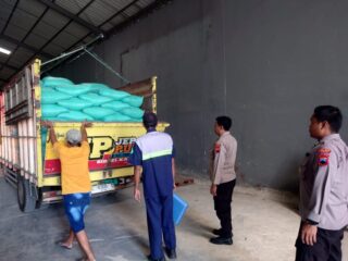 Dukung Ketahanan Pangan, Polres Jepara Kawal Pengiriman 20 Ton Jagung Kuartal II ke Bulog Pati