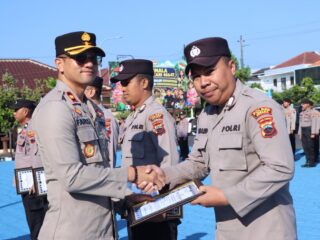 Kelola Keuangan Negara dengan Optimal, Personil Polres Jepara Raih Penghargaan Terbaik dari KPPN Kudus