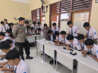 Polresta Pati Edukasi Pelajar SMK N 3 Pati Lewat Sosialisasi Kamtibmas dan Turnamen Mobile Legends*