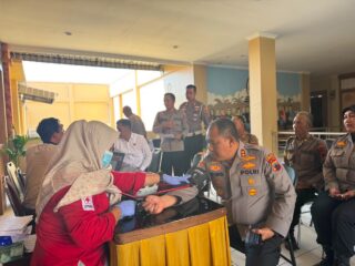 Wujud Nyata Kepedulian, Ratusan Personel TNI-Polri dan Warga Purworejo Antusias Donor Darah di Hari Bhayangkara*
