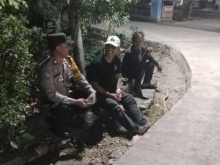 Bhabinkamtibmas Desa Bero Sambangi Warga, Ajak Masyarakat Aktif Jaga Kamtibmas dan Manfaatkan Layanan 110