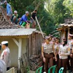 Semangat Bhayangkara Muda Mengabdi, 17 Taruna-Taruni Akpol Turun Langsung Bedah Rumah Mbah Lampi di Sragen