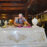 Peringati Hari Bhayangkara ke-80, Kapolri Ziarah ke Makam Presiden ke 2 R.I H.M. Soeharto dan Ibu Tien Soeharto di Astana Giribangun*