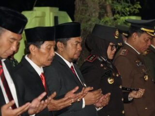 Peringatan HUT RI Ke-81, Kapolres Sragen Hadir dalam Apel Renungan Suci Bersama Forkopimda di TMP Hastana Manggala