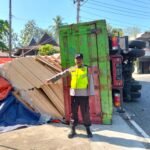 Truk Fuso Terguling di Jalan Jatisrono-Wonogiri, Diduga Tak Kuat Menanjak