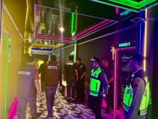 Sasar Tempat Hiburan Malam, Kapolres Jepara Pimpin Patroli Skala Besar dan Tes Urine Pengunjung Karaoke untuk Berantas Narkoba