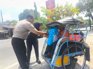 Sambut HUT Humas Polri ke-75, Polres Kudus Salurkan 10 Paket Baksos untuk Warga Kurang Mampu
