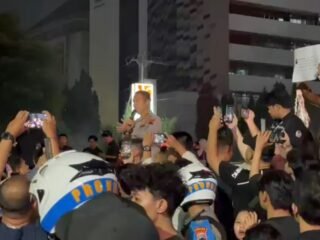Temui Peserta Aksi di Jalan Pahlawan, Kapolda Jateng Ajak Mahasiswa Jaga Ketertiban dan Tegaskan Penegakan Hukum bagi Pelanggar*