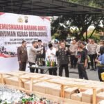 Tekan Peredaran Miras, Polres Karanganyar Musnahkan Ribuan Botol Minuman Beralkohol